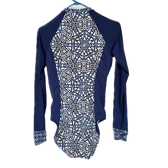 24th & Ocean Surf Swimsuit Size S Front Zipper Rash Guard Long Sleeves UPF 50+ - Picture 2 of 5